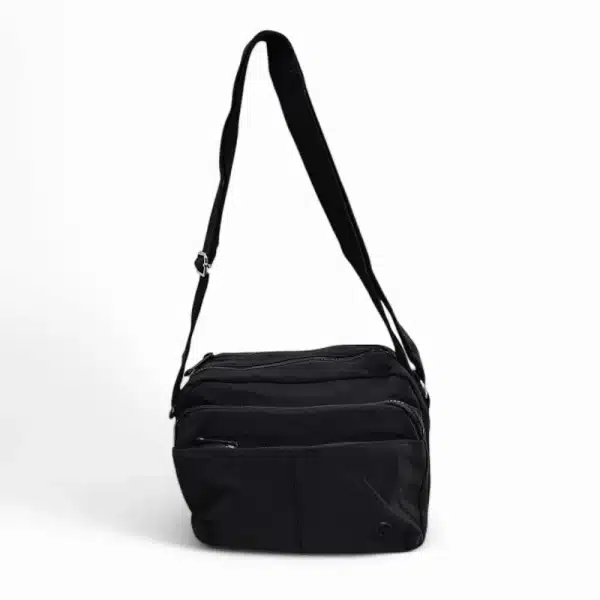 Crossbody con diseño funcional y espacio sorprendente